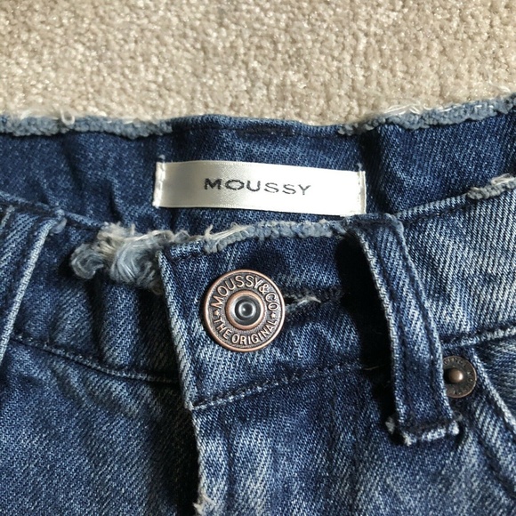 [SOLD] NWOT MOUSSY Distressed Shorts W24 Size1. - Picture 4 of 5
